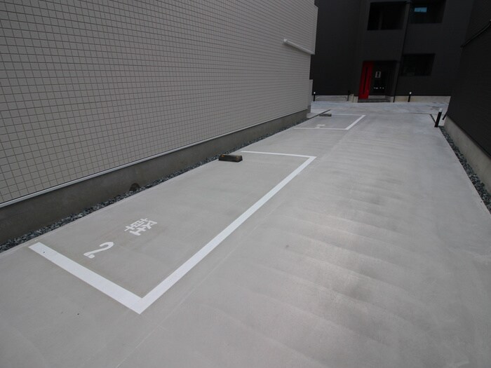物件外観写真3　(駐車場)