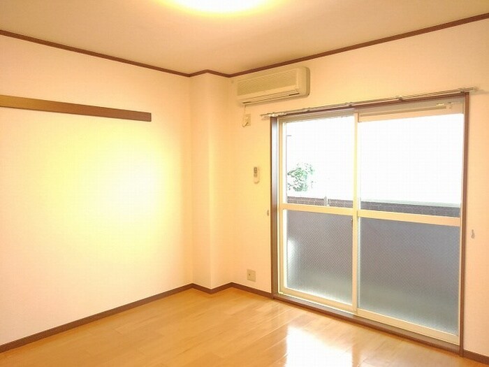 物件内観写真3　(居室)