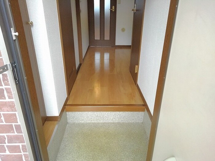 物件内観写真12　(玄関)