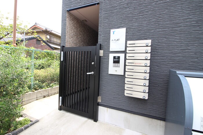 物件外観写真4　(エントランス部分)