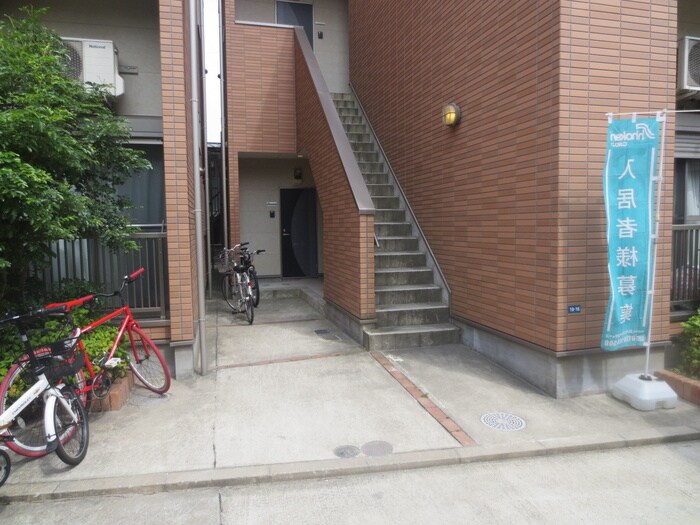 物件外観写真2　(エントランス部分)