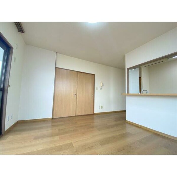 物件内観写真3　(居室)