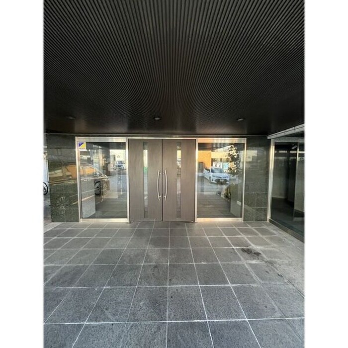 物件外観写真6　(エントランス部分)