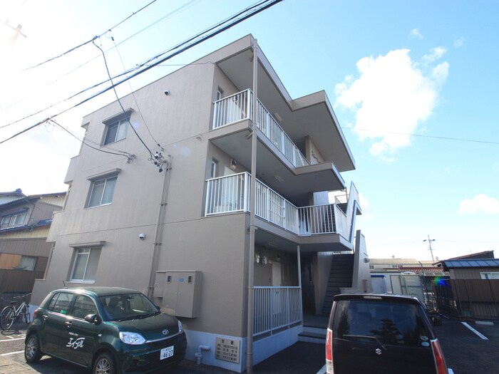 ニュ－サ－プラス和の物件外観写真