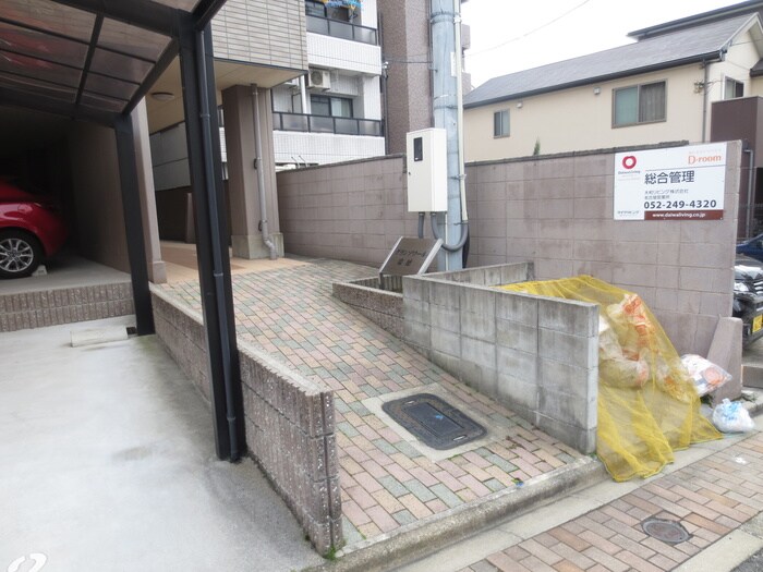 物件外観写真4　(エントランス部分)