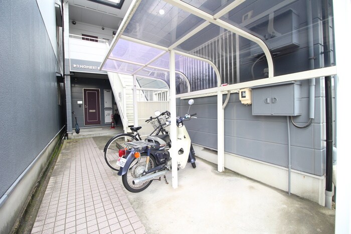物件外観写真3　(駐輪場)