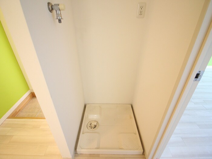 物件内観写真14　(洗濯機置場)