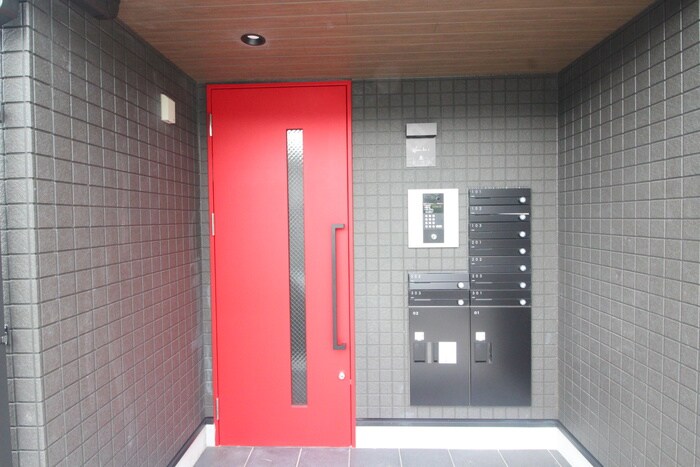 物件外観写真3　(エントランス部分)