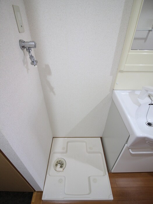 物件内観写真11　(洗濯機置場)