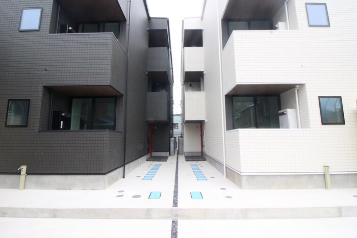 物件外観写真6　(エントランス部分)