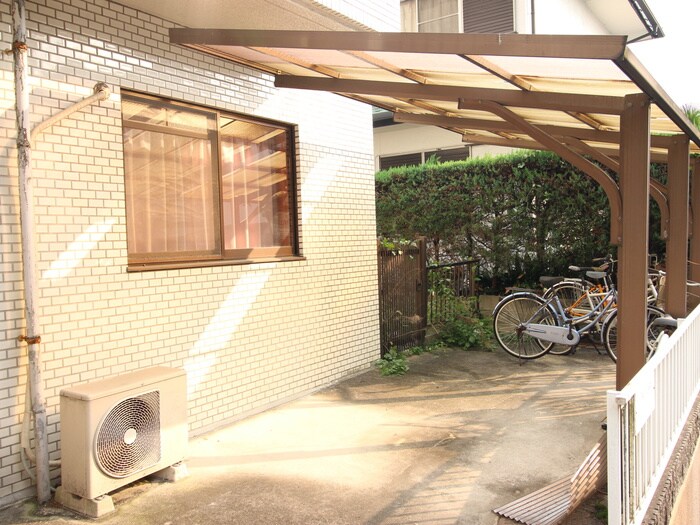 物件外観写真4　(駐輪場)