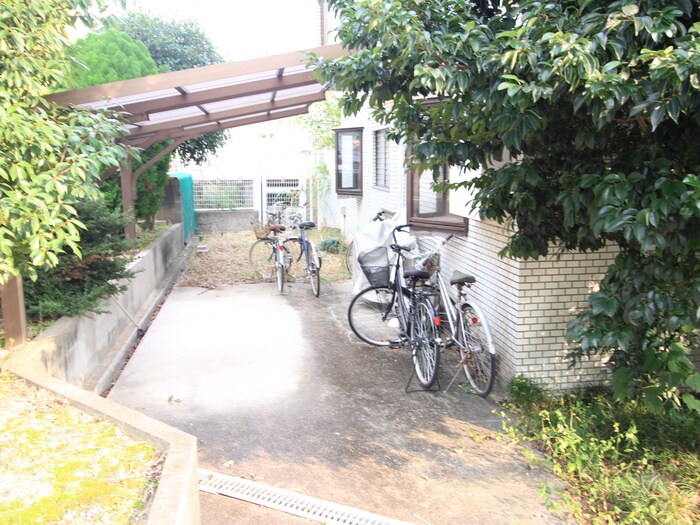 物件外観写真5　(駐輪場)