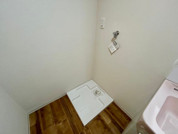 物件内観写真18　(洗濯機置場)