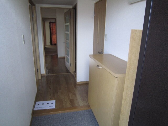 物件内観写真7　(玄関)