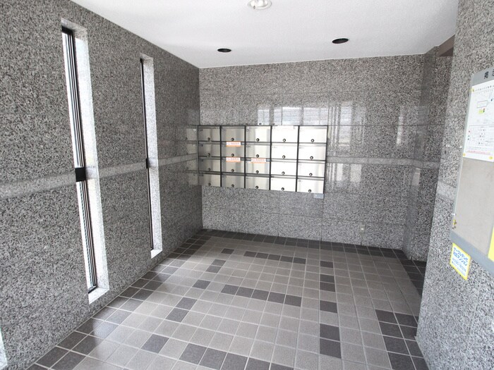 物件外観写真4　(エントランス部分)