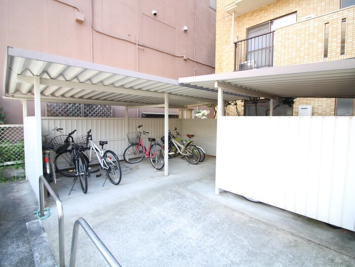 物件外観写真5　(駐輪場)