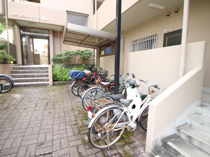 物件外観写真6　(駐輪場)
