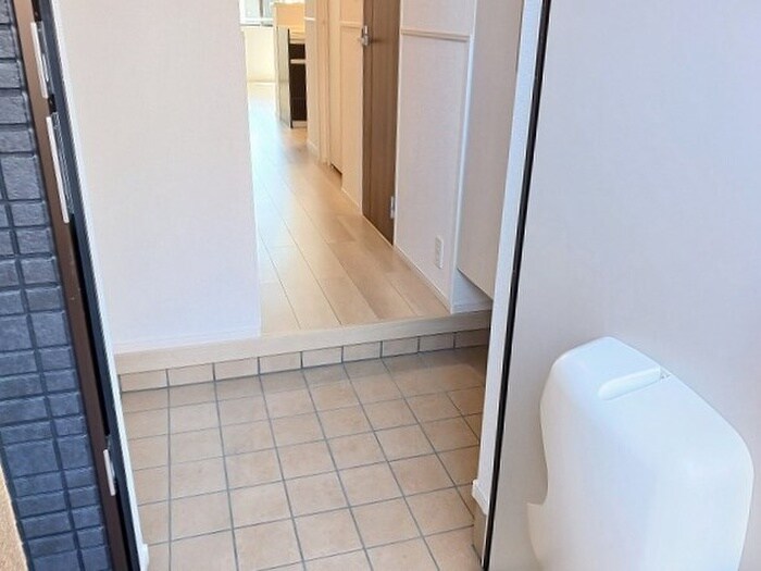 物件内観写真3　(玄関)