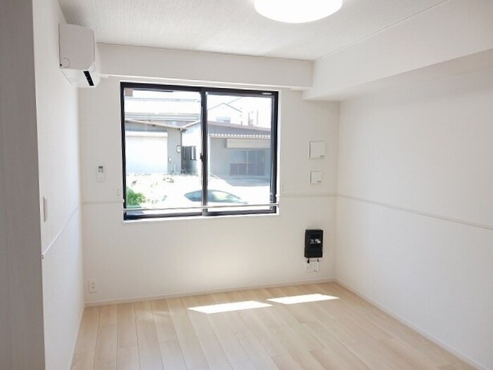 物件内観写真8　(居室)