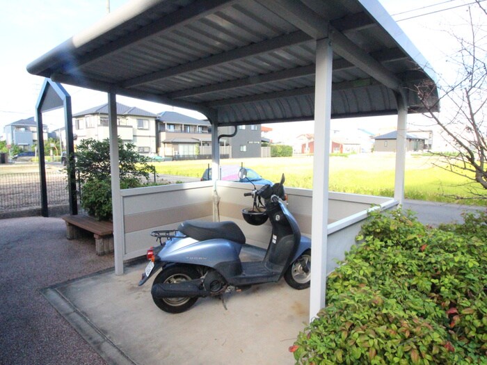 物件外観写真5　(駐輪場)