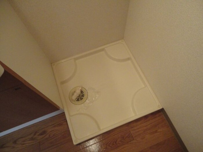 物件内観写真11　(洗濯機置場)