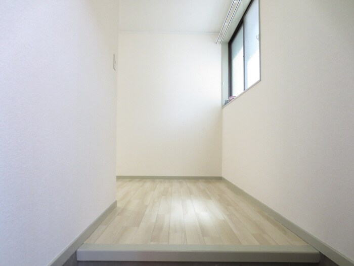 物件内観写真7　(玄関)