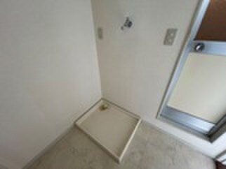 物件内観写真10　(洗濯機置場)