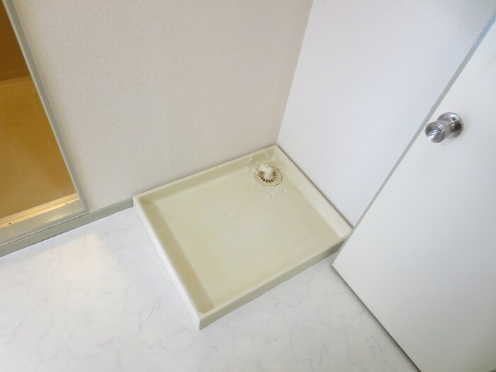 物件内観写真11　(洗濯機置場)