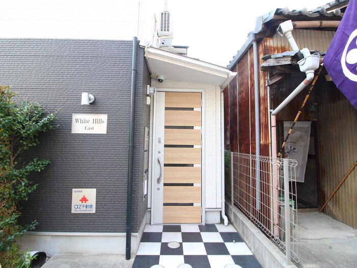 物件外観写真2　(エントランス部分)