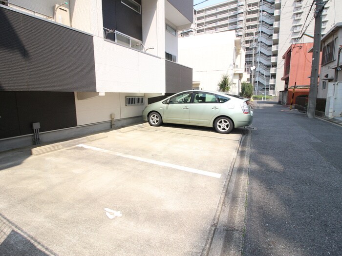 物件外観写真3　(駐車場)