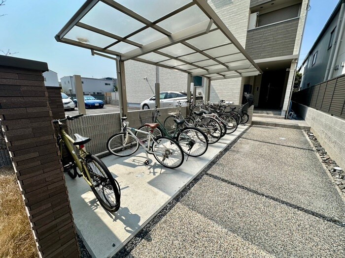 物件外観写真4　(駐輪場)