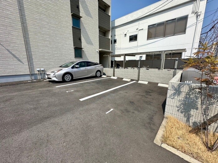 物件外観写真5　(駐車場)