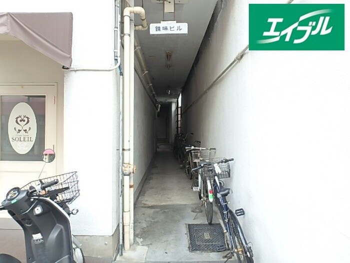 物件外観写真6　(エントランス部分)