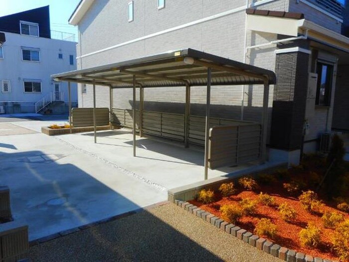 物件外観写真2　(駐輪場)