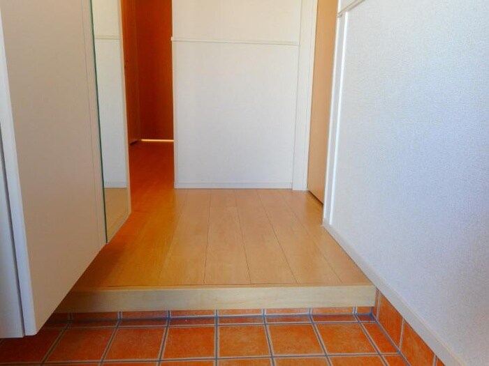 物件内観写真9　(玄関)