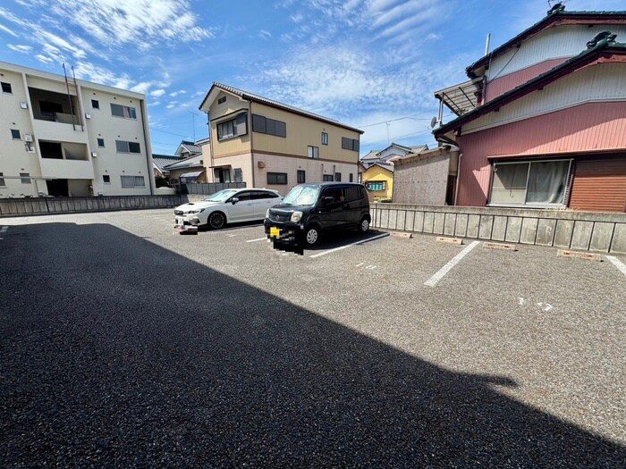 物件外観写真5　(駐車場)