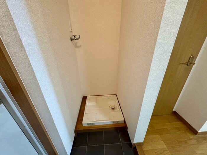 物件内観写真13　(洗濯機置場)