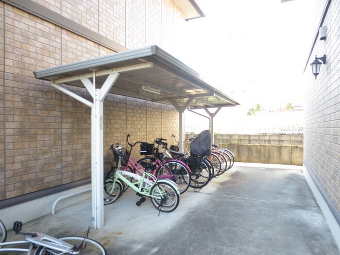 物件外観写真5　(駐輪場)