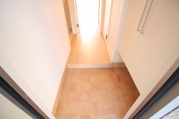 物件内観写真7　(玄関)