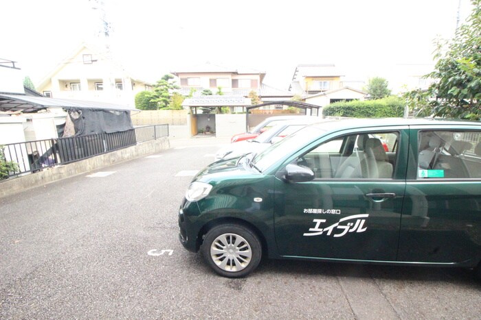 物件外観写真4　(駐車場)