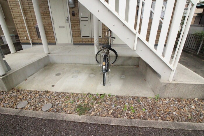 物件外観写真5　(駐輪場)