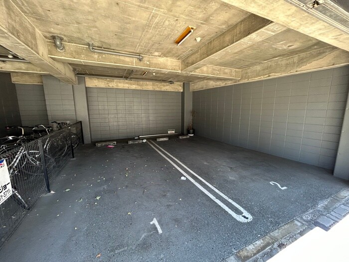 物件外観写真4　(駐車場)