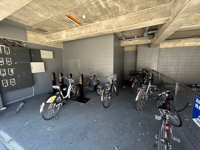 物件外観写真5　(駐輪場)