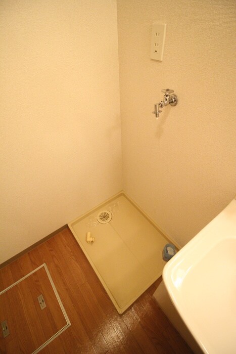 物件内観写真16　(洗濯機置場)