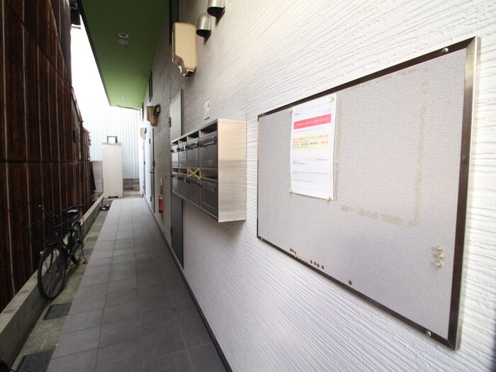 物件外観写真4　(エントランス部分)