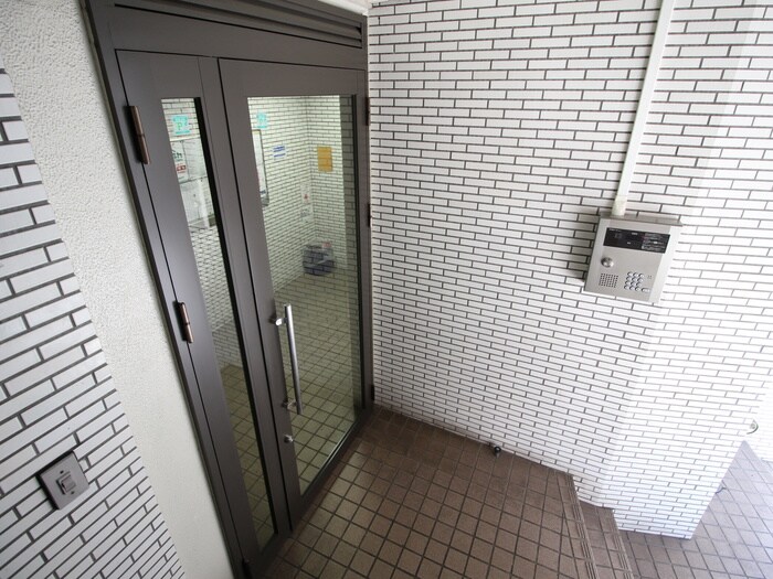 物件外観写真4　(エントランス部分)