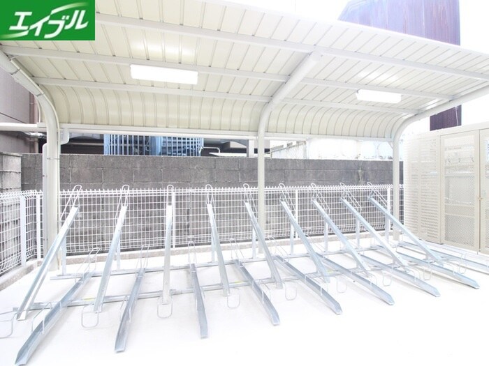 物件外観写真3　(駐輪場)