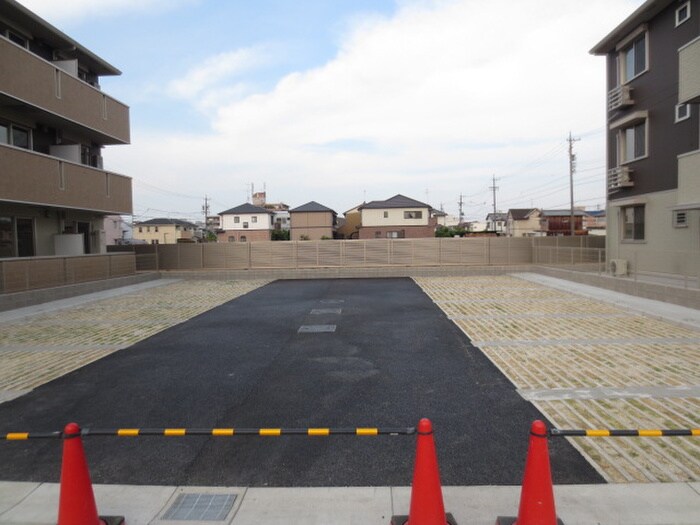 物件外観写真5　(駐車場)