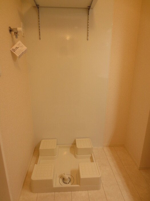 物件内観写真18　(洗濯機置場)