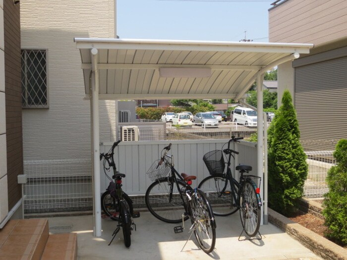 物件外観写真3　(駐輪場)